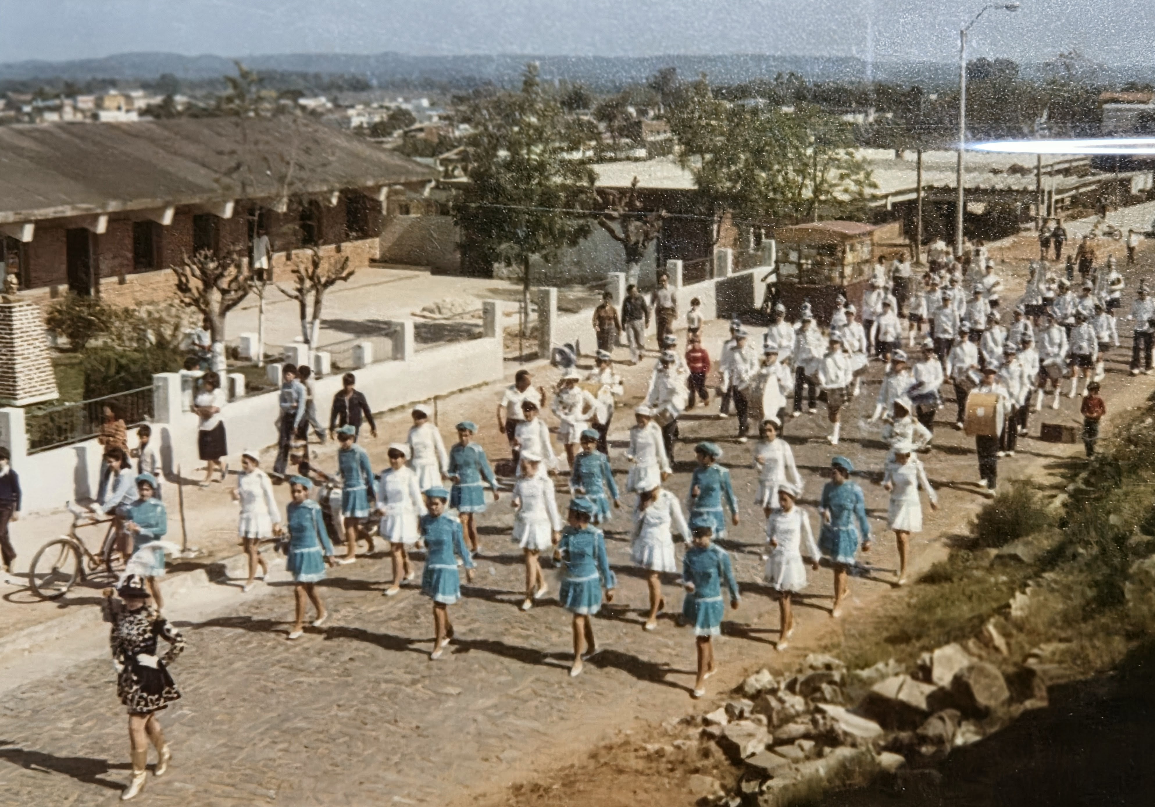 Vista amplia de una actividad comunitaria en el Liceo N.° 3