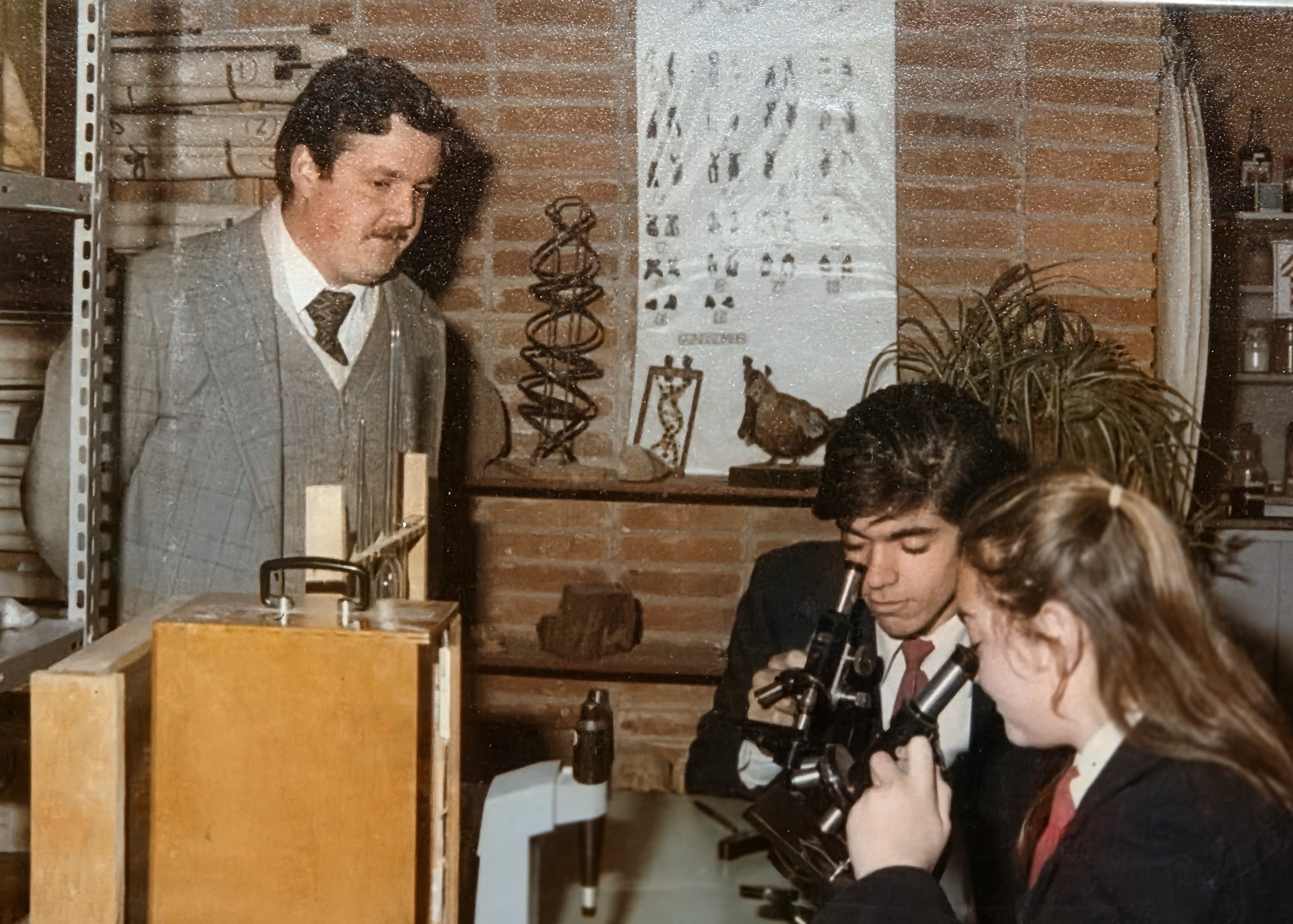 Estudiantes utilizando el laboratorio del Liceo N.° 3
